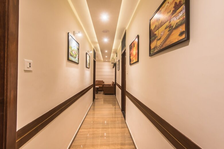 Hotel Oyo 9328 Empire Suite
