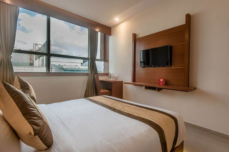 Hotel Oyo 9328 Empire Suite