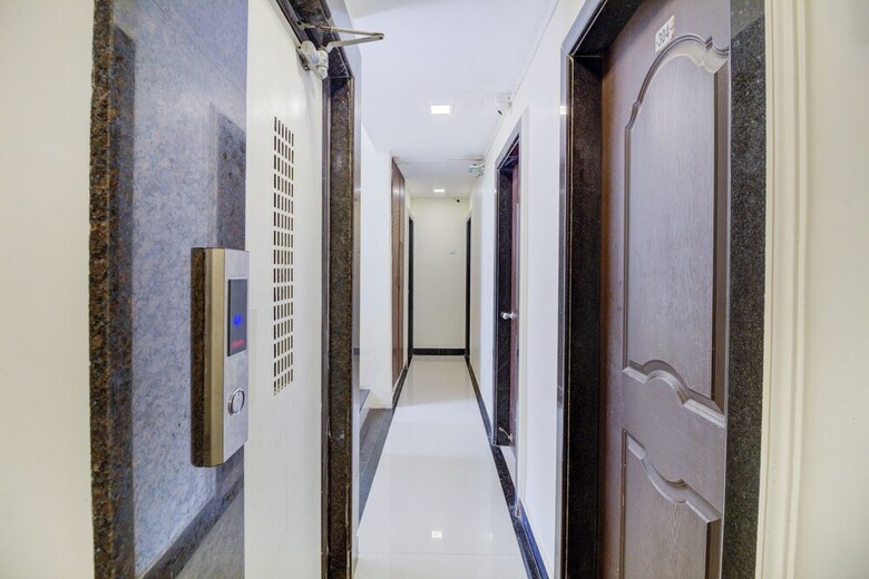 Oyo 9748 Hotel Girgaon Palace