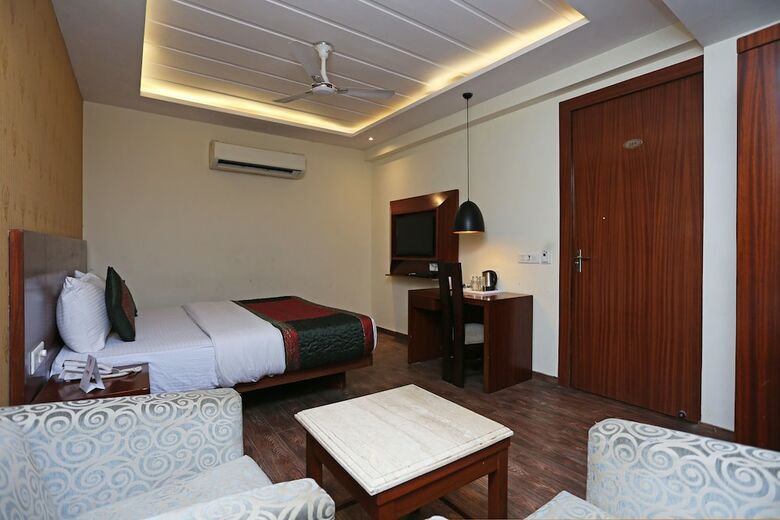 Oyo 443 Hotel Lohias