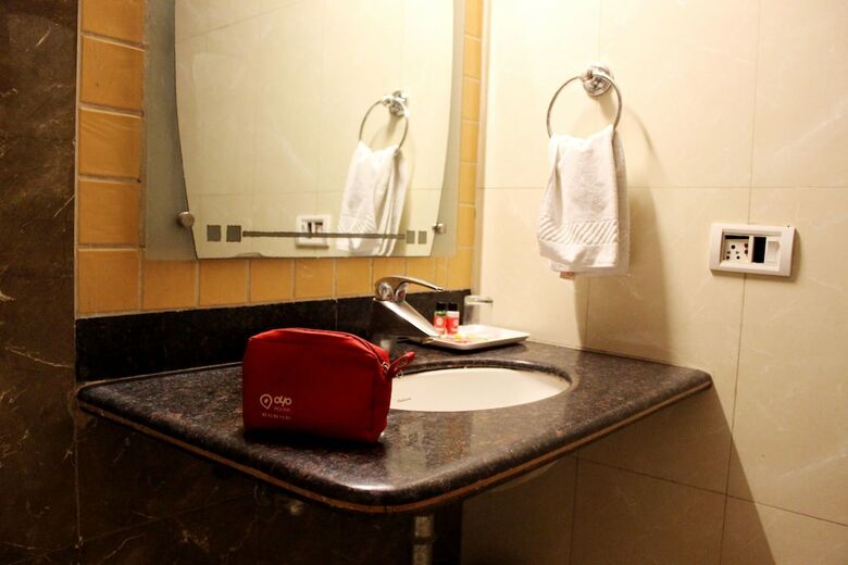 Oyo 10848 Hotel Geeson