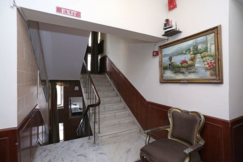 Oyo 1219 Hamilton Hotel