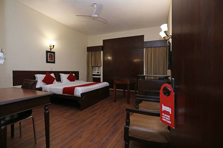 Oyo 1219 Hamilton Hotel