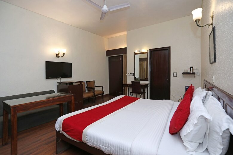 Oyo 1219 Hamilton Hotel