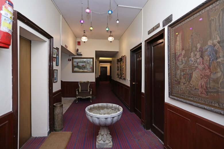Oyo 1219 Hamilton Hotel