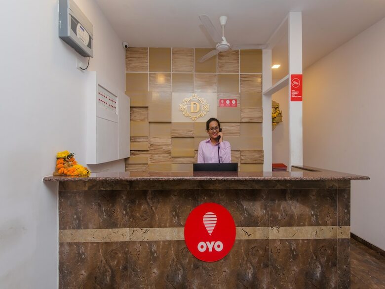 Oyo 9849 Hotel Divine Residency