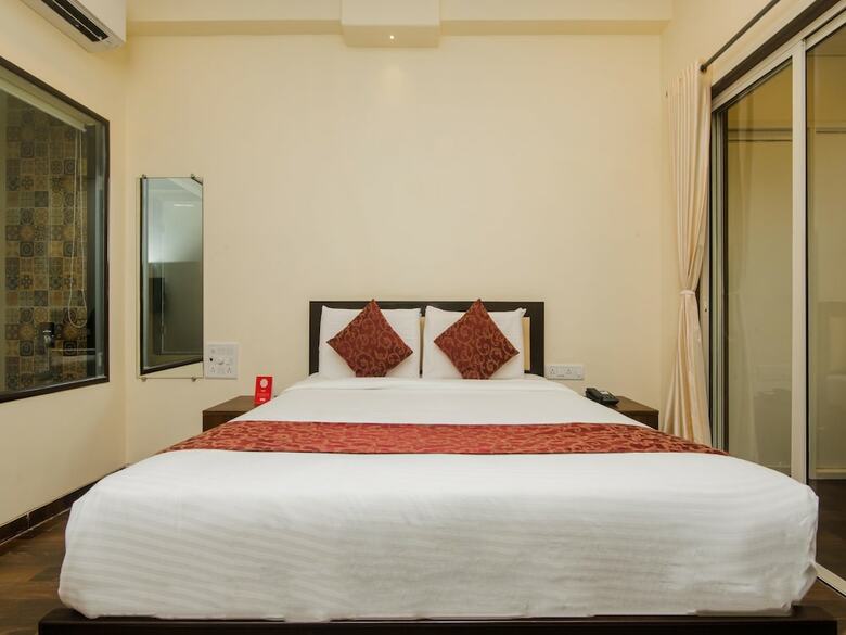Oyo 9849 Hotel Divine Residency