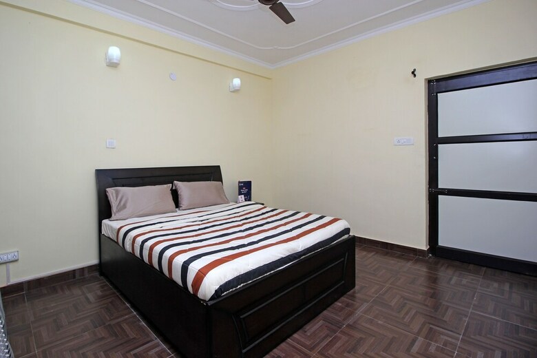 Hotel Oyo 9250 Green Suits