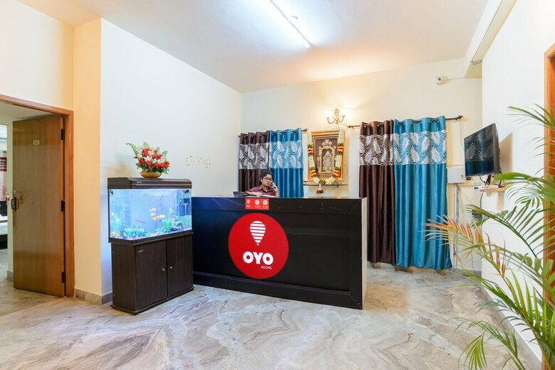 Hotel Oyo 9250 Green Suits