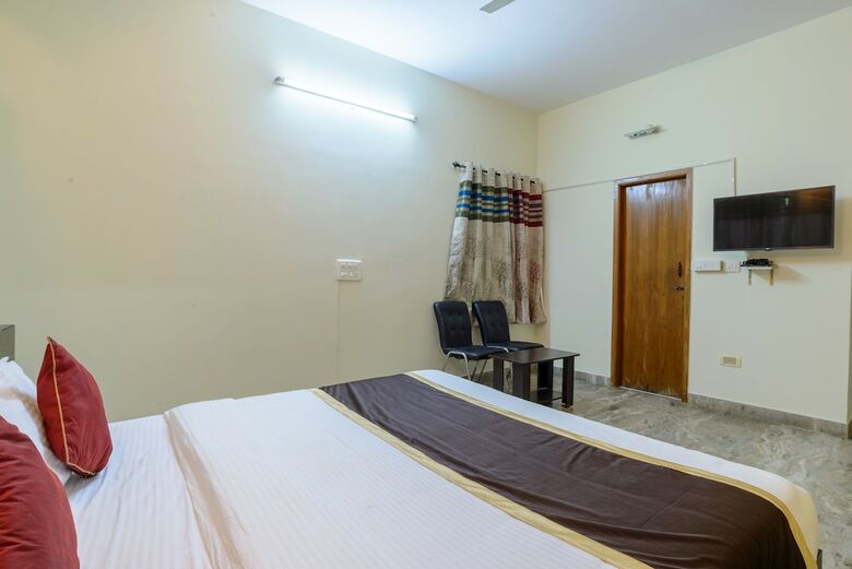 Hotel Oyo 9250 Green Suits