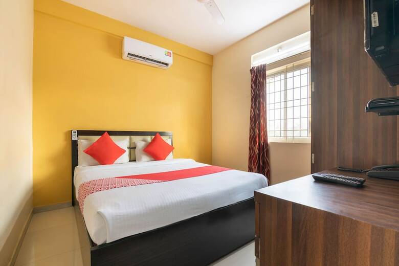 Hotel Oyo 9439 Sri Sai Comforts