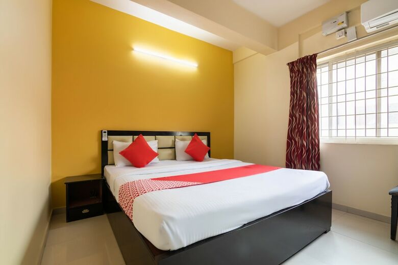 Hotel Oyo 9439 Sri Sai Comforts