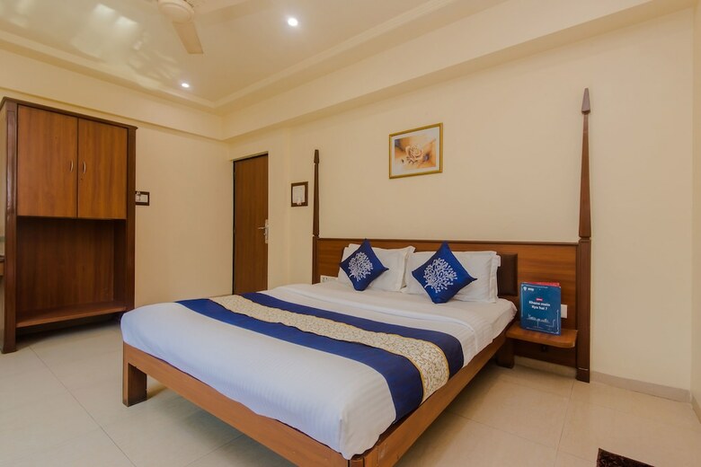Oyo 10382 Hotel Saffron Suites