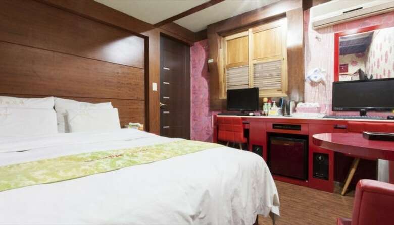 Couple Motel