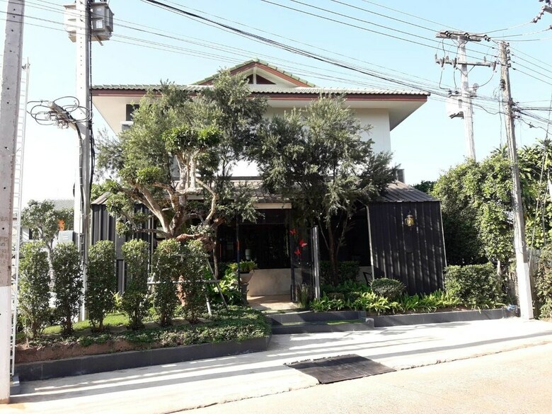 Hotel Warintorn Court