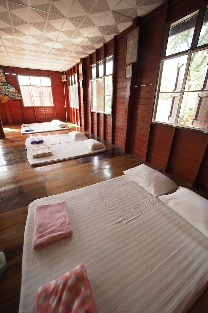 Hostal Ram Yai Homestay