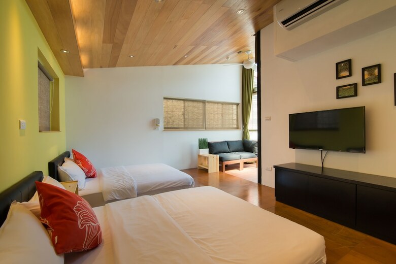 Bed & Breakfast C T House