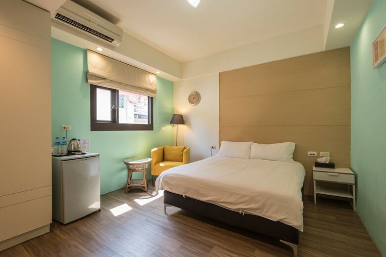 Bed & Breakfast C T House