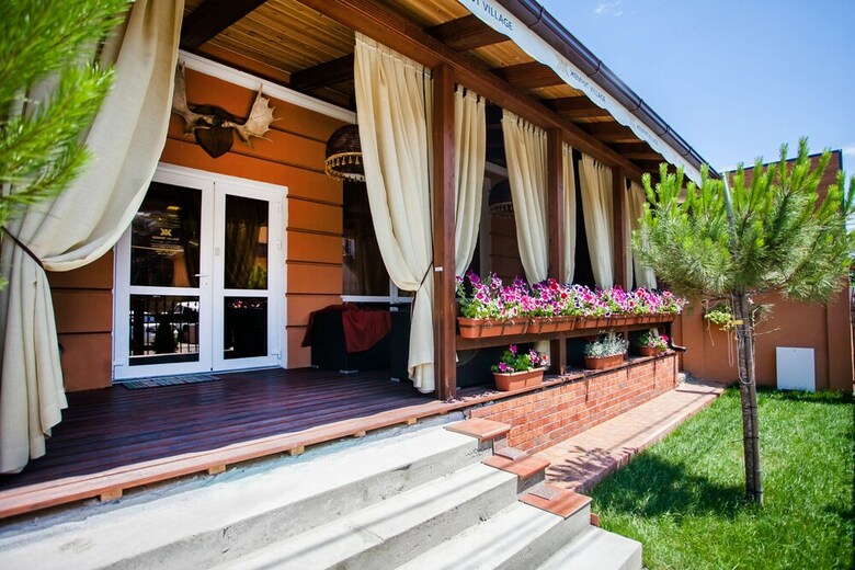 Zhemchug Village Hotel
