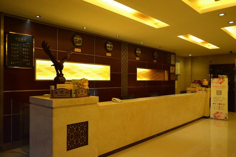 Longmen Peony Xinyudong Hotel