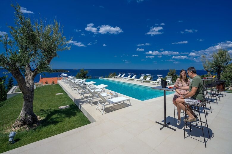 Aparthotel Golden Rays Luxury Villas