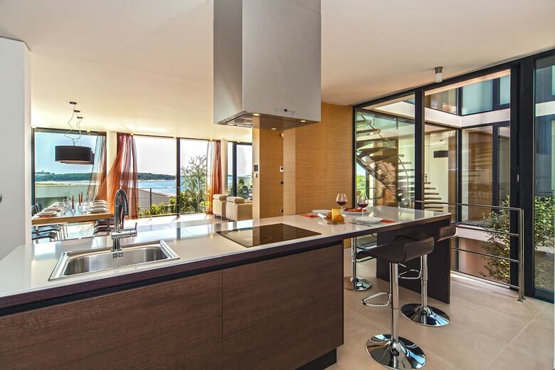 Aparthotel Golden Rays Luxury Villas