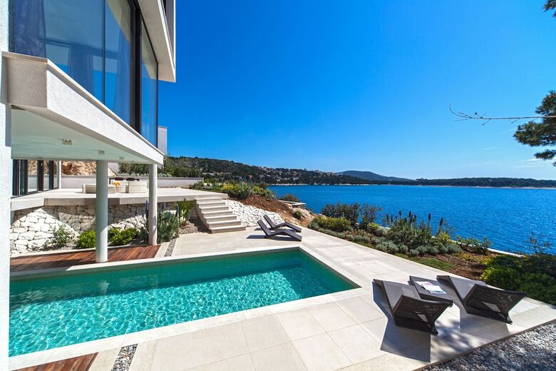 Aparthotel Golden Rays Luxury Villas