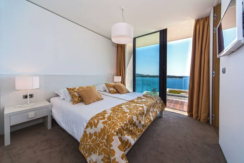 Aparthotel Golden Rays Luxury Villas