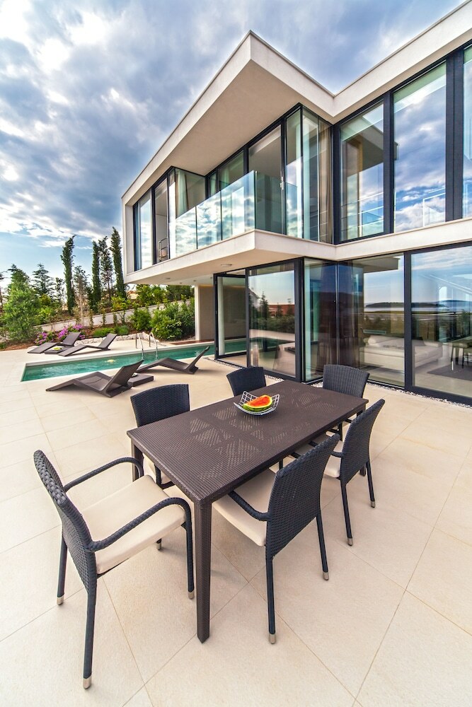 Aparthotel Golden Rays Luxury Villas