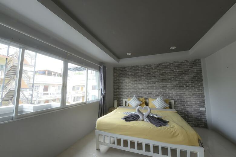 Hostal Livit70's Hotel & Hostel