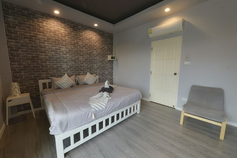 Hostal Livit70's Hotel & Hostel