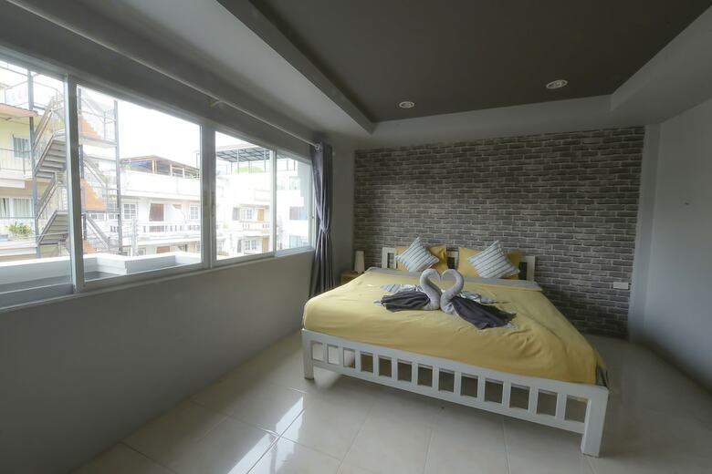 Hostal Livit70's Hotel & Hostel
