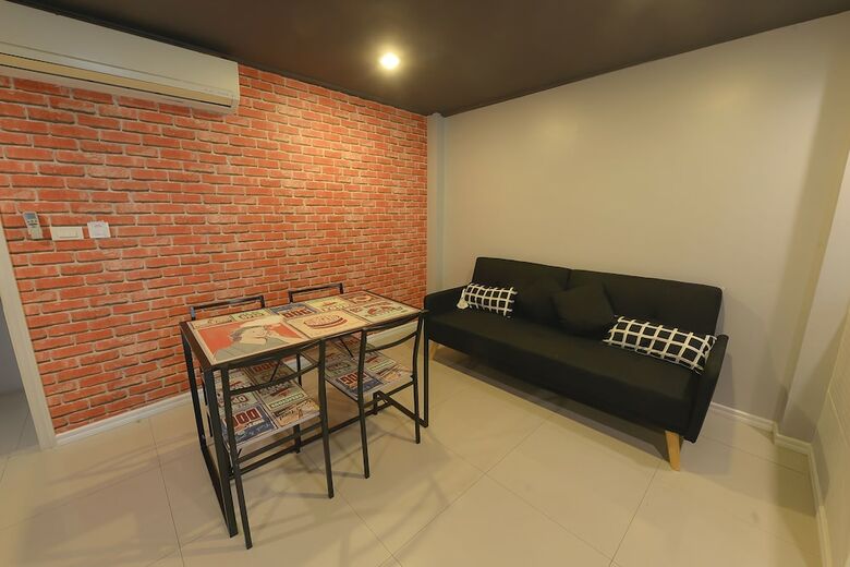 Hostal Livit70's Hotel & Hostel