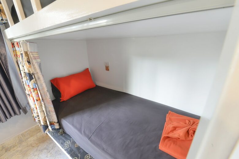 Hostal Livit70's Hotel & Hostel