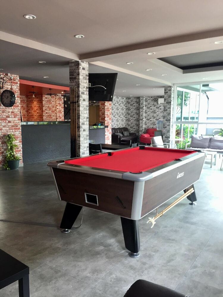 Hostal Livit70's Hotel & Hostel