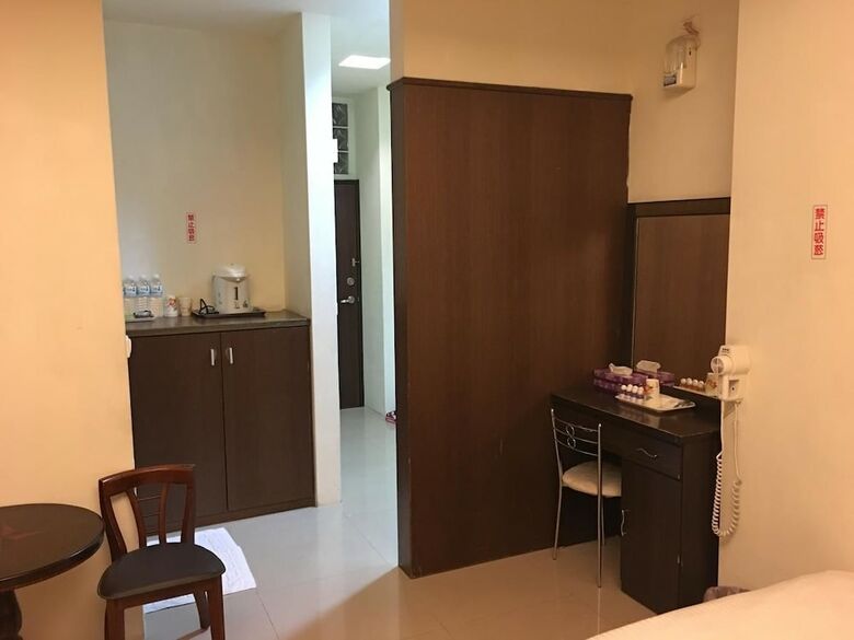 Ri Yue Hu Pan Hotel