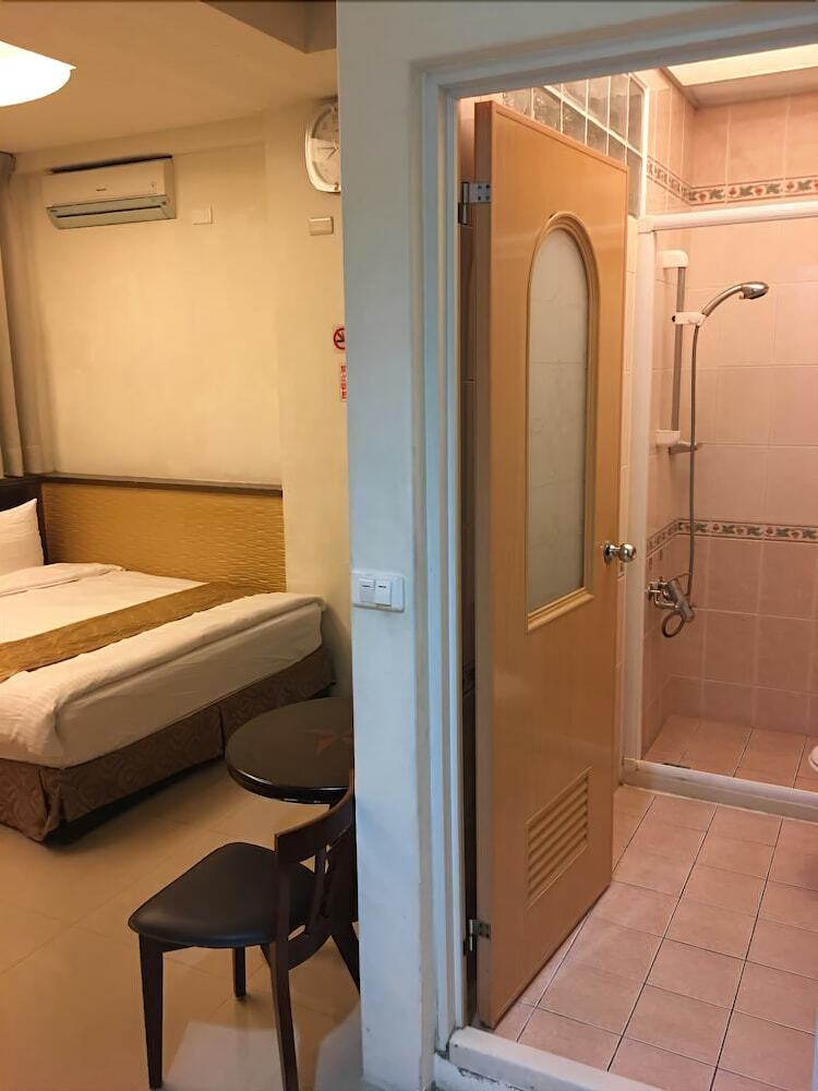 Ri Yue Hu Pan Hotel
