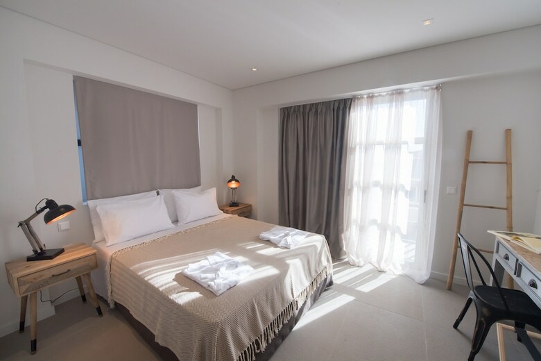 Hotel Crystal Waters