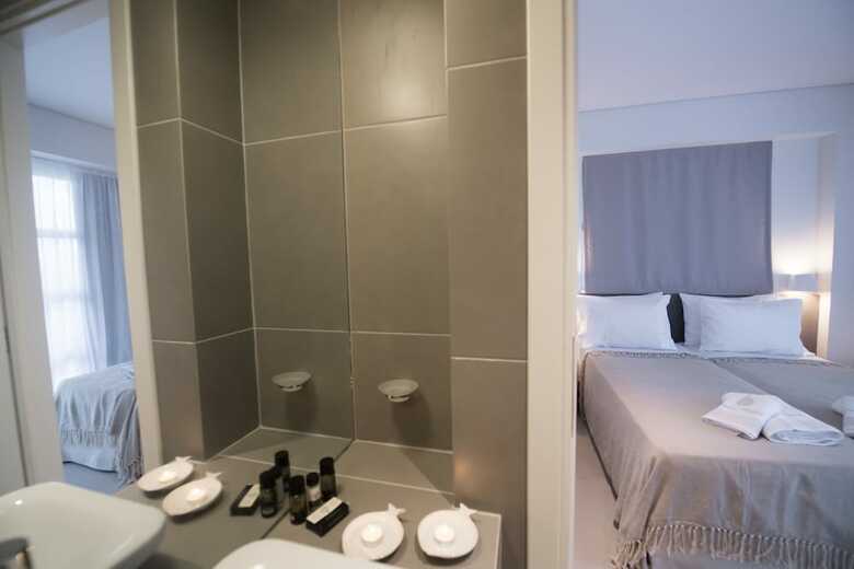 Hotel Crystal Waters