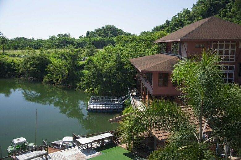Hotel Thana Lagoon Resort