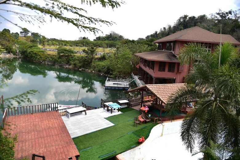 Hotel Thana Lagoon Resort