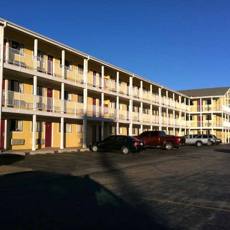 Motel Oaktree Inn And Suites