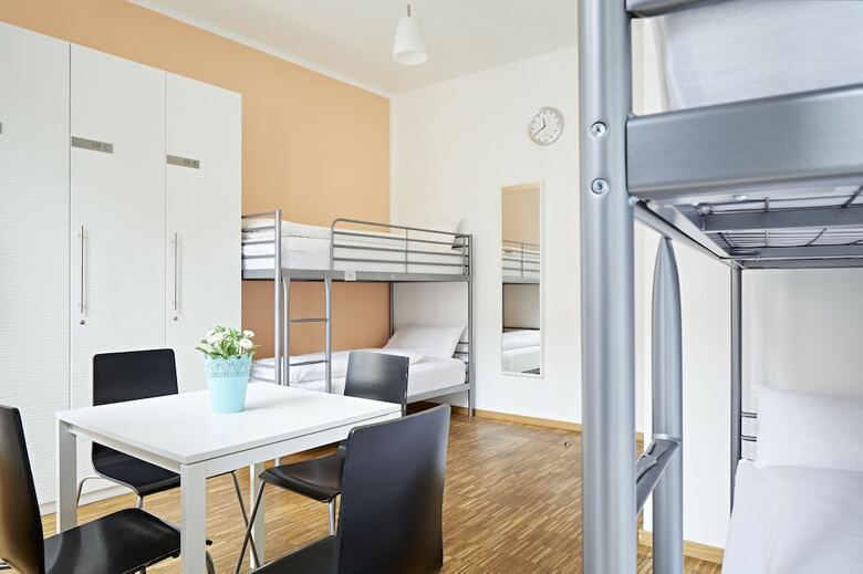 Hostal �bernacht Hostelhotelhome
