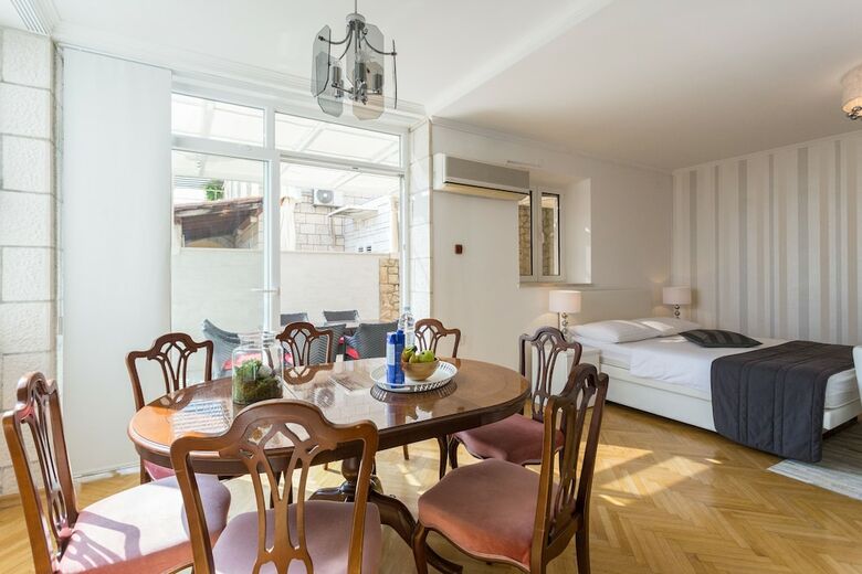 Apartments Banje Beach
