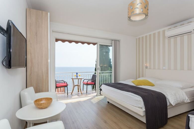 Apartments Banje Beach