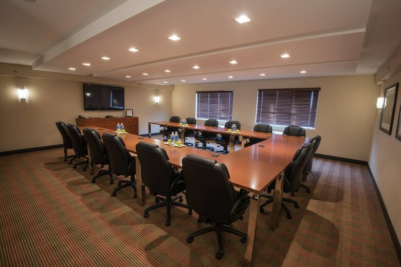 Hotel Four Points By Sheraton Winnipeg South