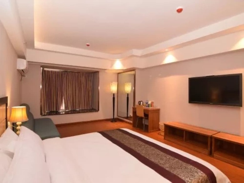 Luoyang Feronia Hotel