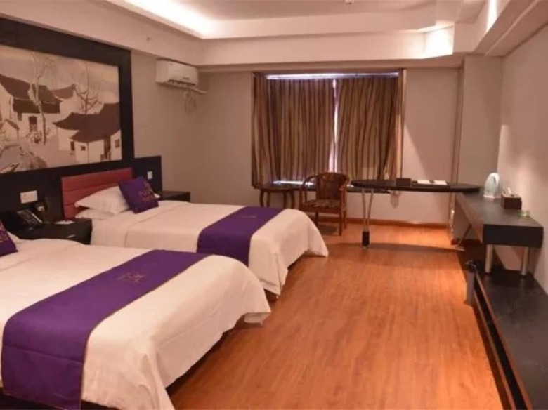 Luoyang Feronia Hotel