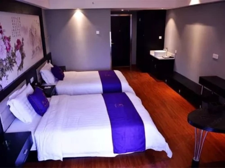 Luoyang Feronia Hotel