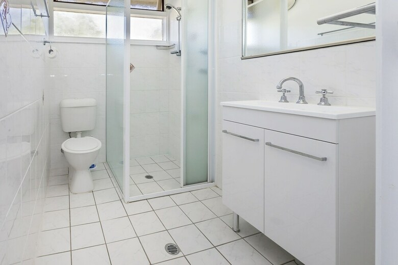 'matilda' - Spacious & Centrally Located With Great Lake Views